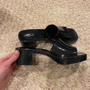 Black jelly sandals